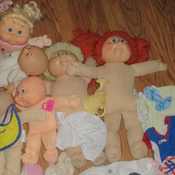Lot Of 6 Cabbage Patch Kids Dolls & 23 Clothes Assorted Outfits Accessories TLC - Picture 4 of 6
